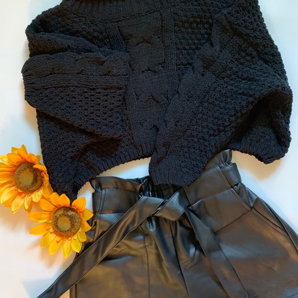 SOLD 🌺 Cable knit crop sweater black - Picture 5 of 7